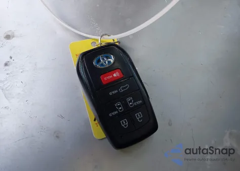 2022 Toyota Sienna Xle z USA, uszkodzony, nr VIN 5TDYRKEC4NS129841